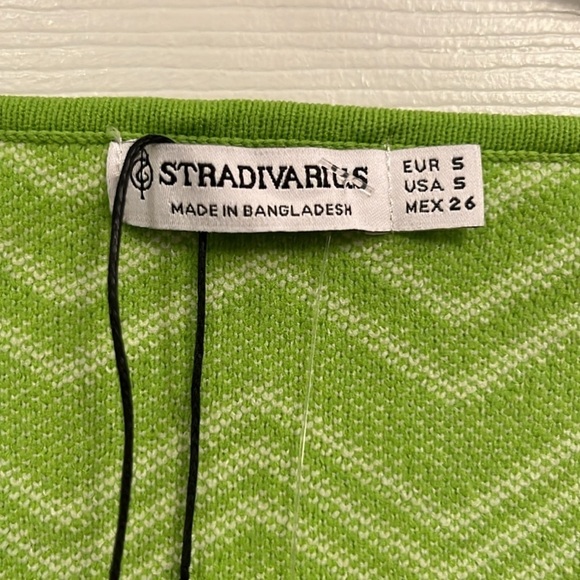 Stradivarius brand size S pullover crop length top- NWT - Picture 2 of 5